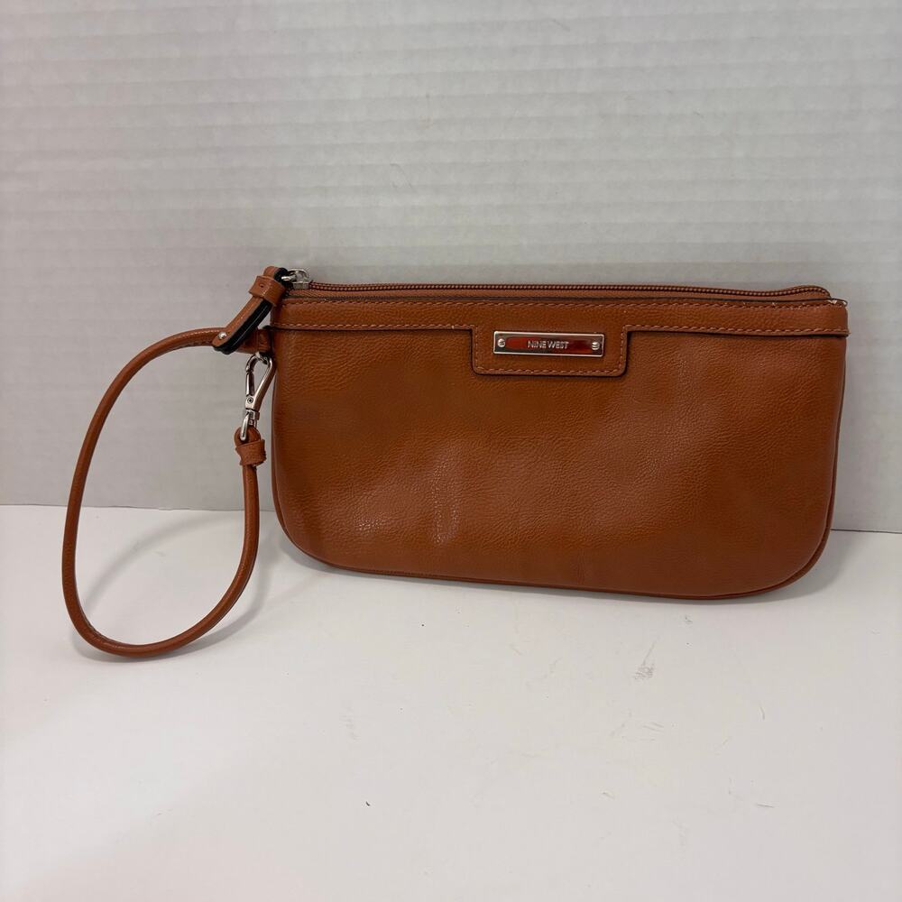 Nine West Caramel Brown Faux Leather Zip Wristlet Clutch 9 X 5 inches - Picture 2 of 8